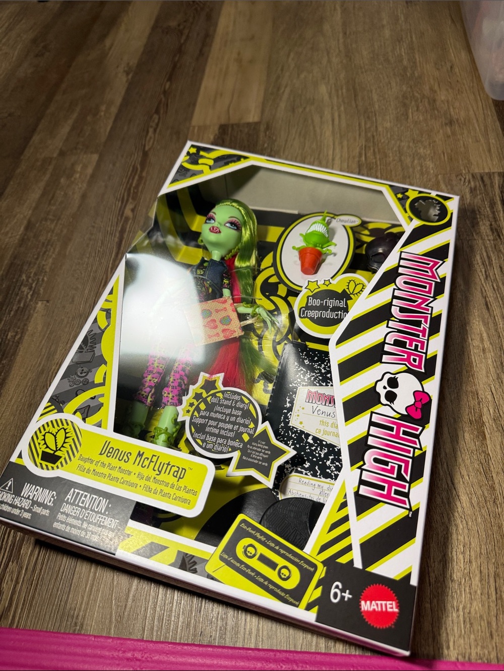 monster high Venus McFlytrap Doll in Neon Green and Hot Pink Accents